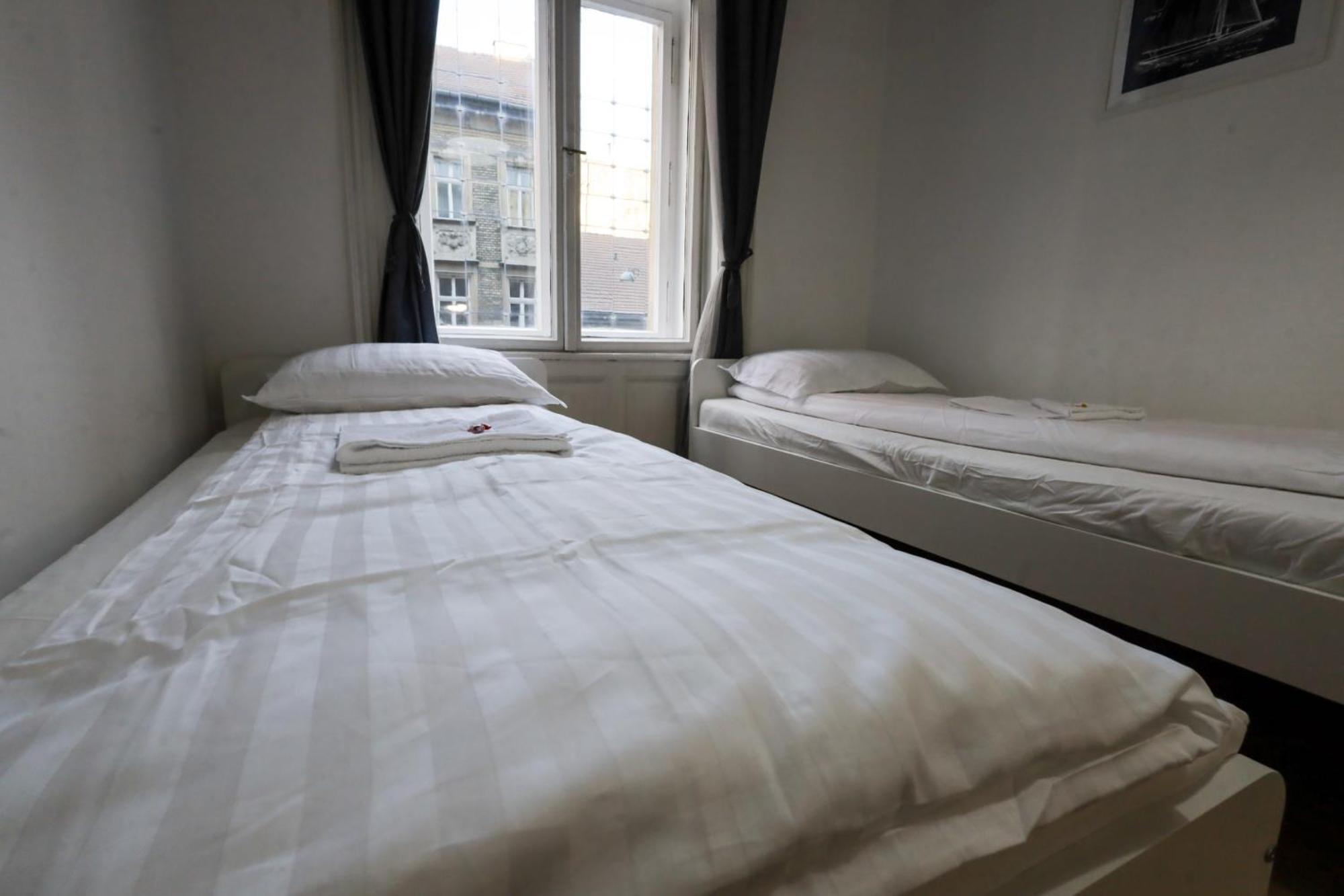Pest-port 4 For 16 Person * Budapeszt